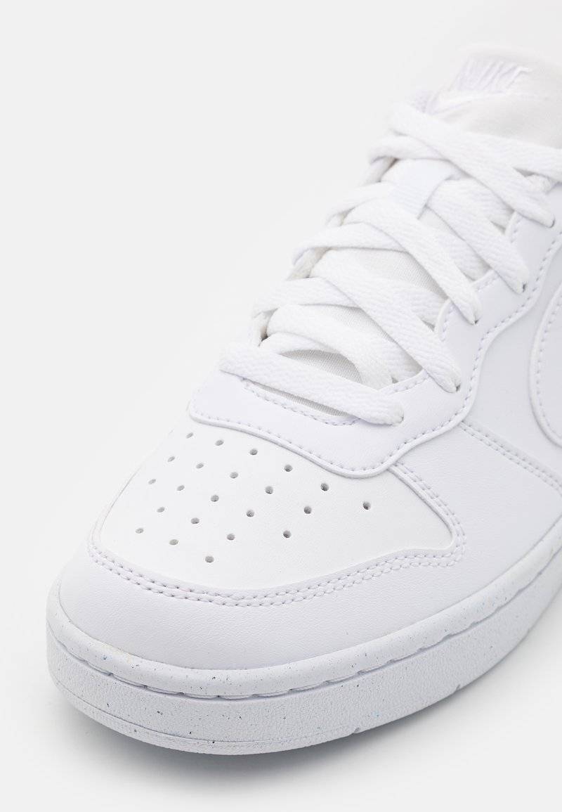 Nike Sportswear Nike Sportswear COURT BOROUGH RECRAFT UNISEX - Trainers - white Vatertagsangebot