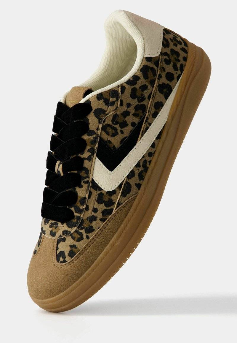 Bershka Bershka RETRO ANIMAL PRINT - Trainers Bestseller