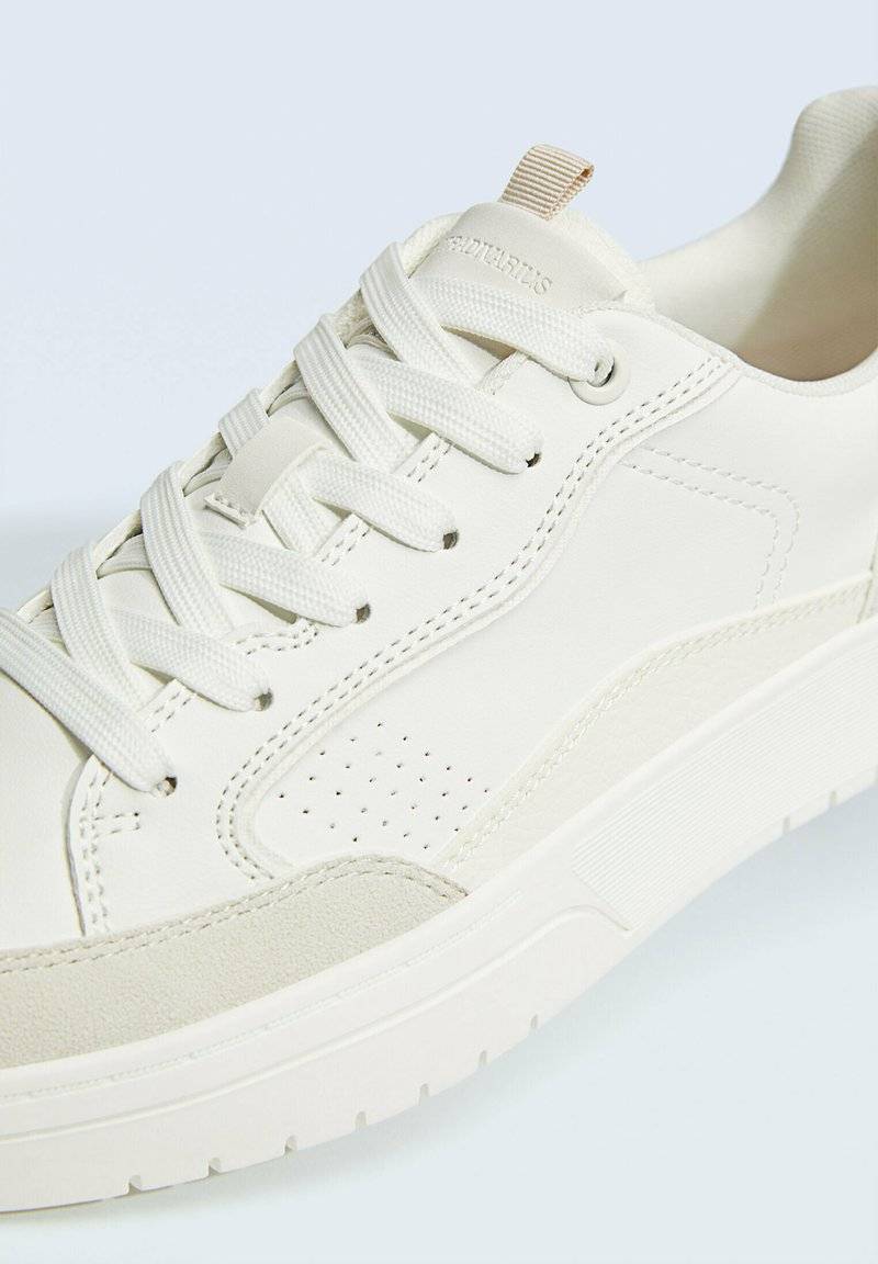 Stradivarius Stradivarius CONTRAST - Trainers - white Letzte 3 Tage