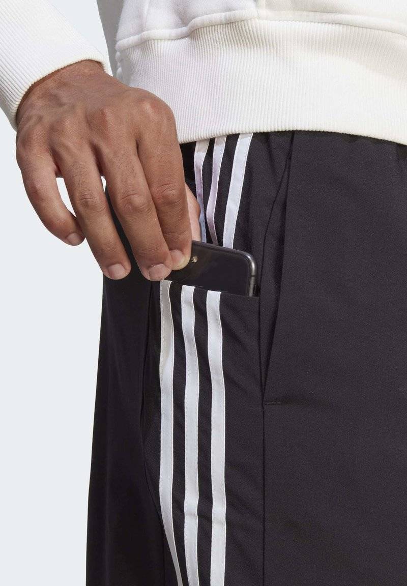 adidas Sportswear adidas Sportswear AEROREADY ESSENTIALS CHELSEA 3-STRIPES - Sports shorts Vatertagsangebot