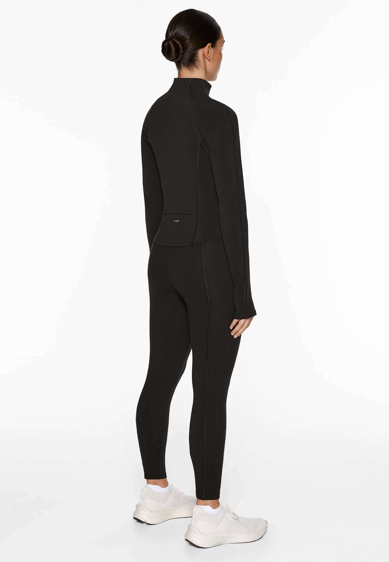 OYSHO OYSHO WARMTH COMFORTLUX TECHNICAL - Training jacket - black Top Angebot
