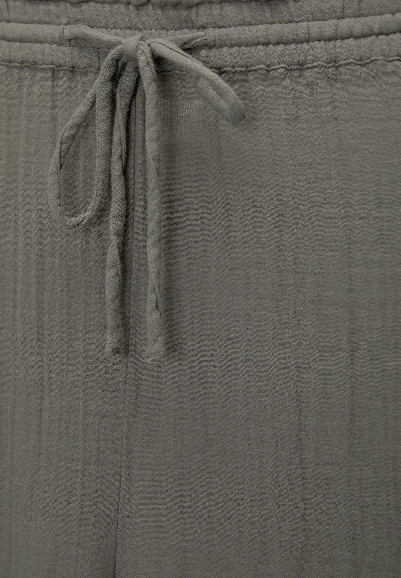 PULL&BEAR PULL&BEAR CREASED WITH FRAYED HEMS - Trousers - dark grey Saisonale Angebote