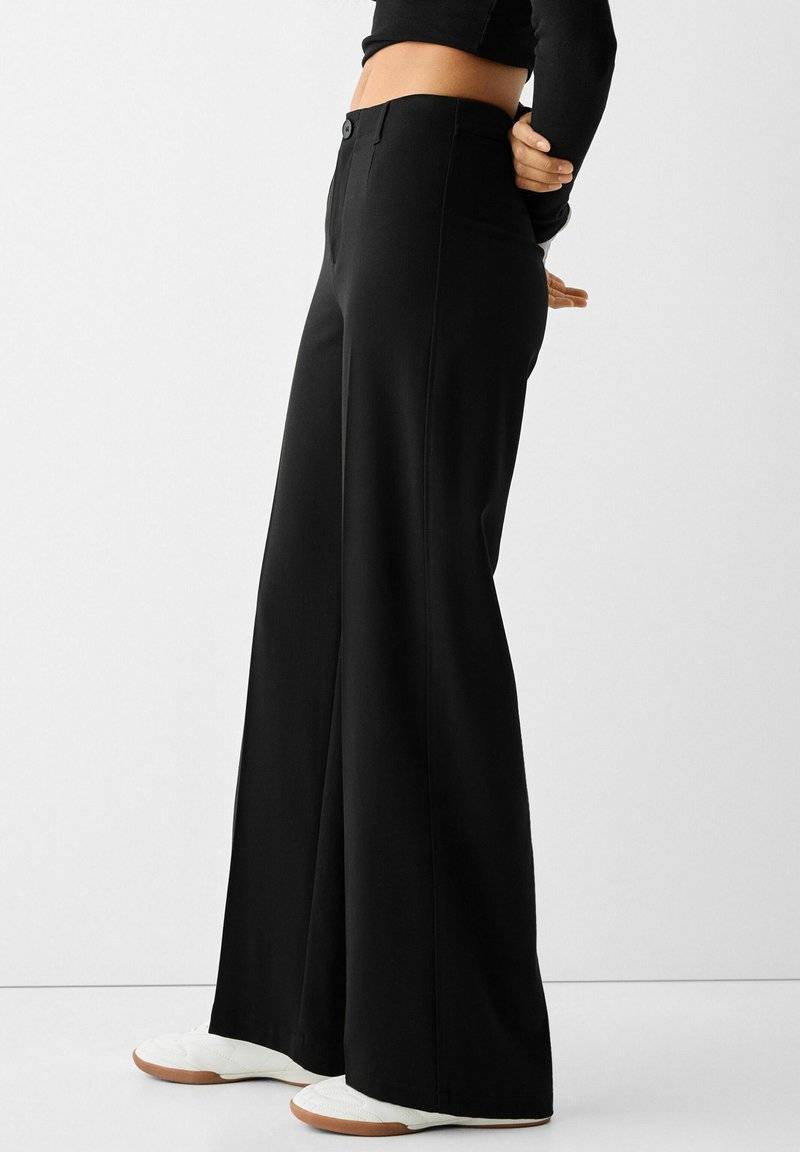 Bershka Bershka WIDE TAILORED - Trousers - black Kauf eins, bekomm eins gratis