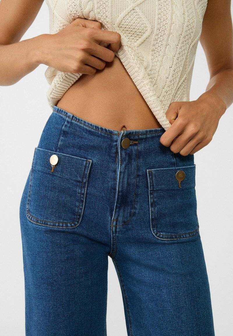 Stradivarius Stradivarius MINIMALIST WITH POCKETS - Flared Jeans - royal blue Letzte 2 Tage