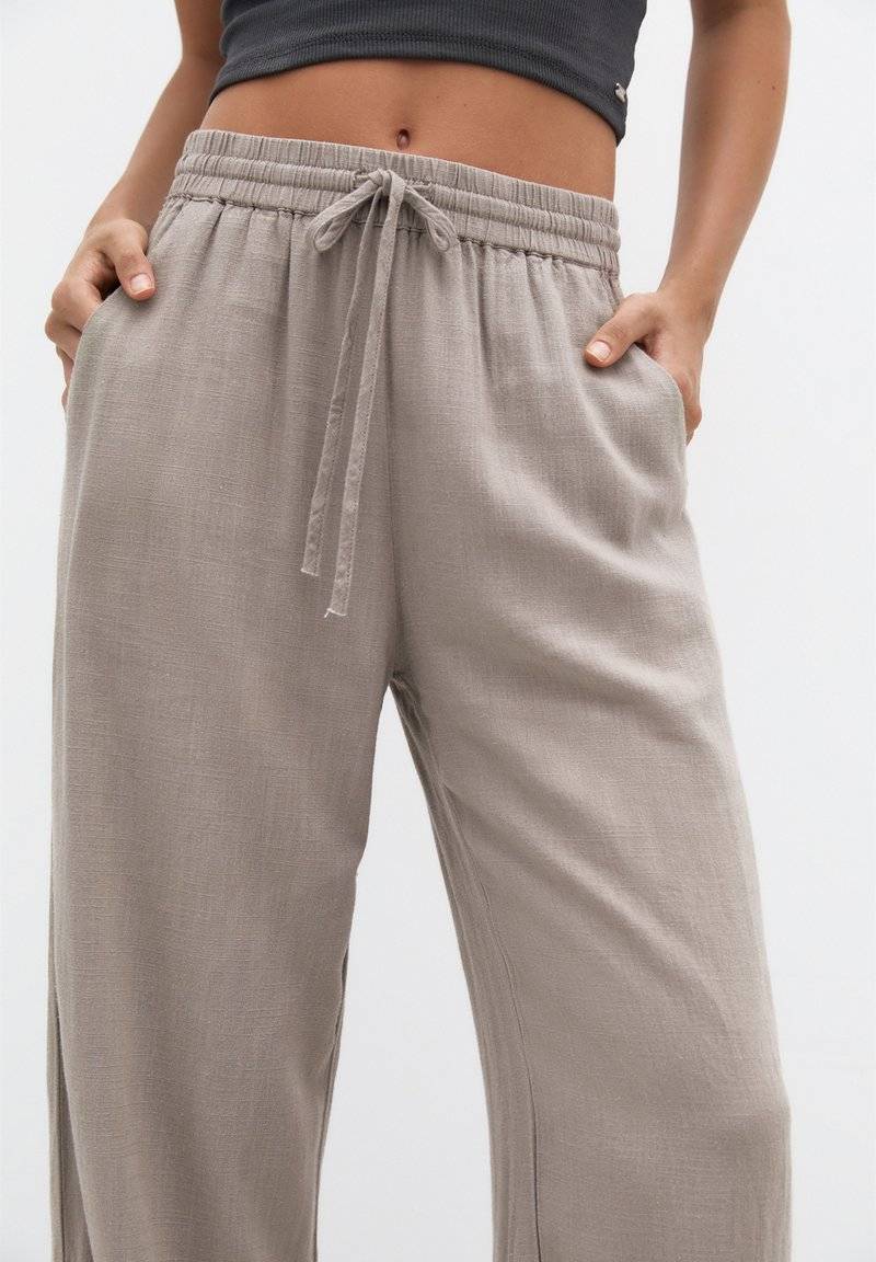 PULL&BEAR PULL&BEAR Trousers - stone Zeitbegrenzte Promotion