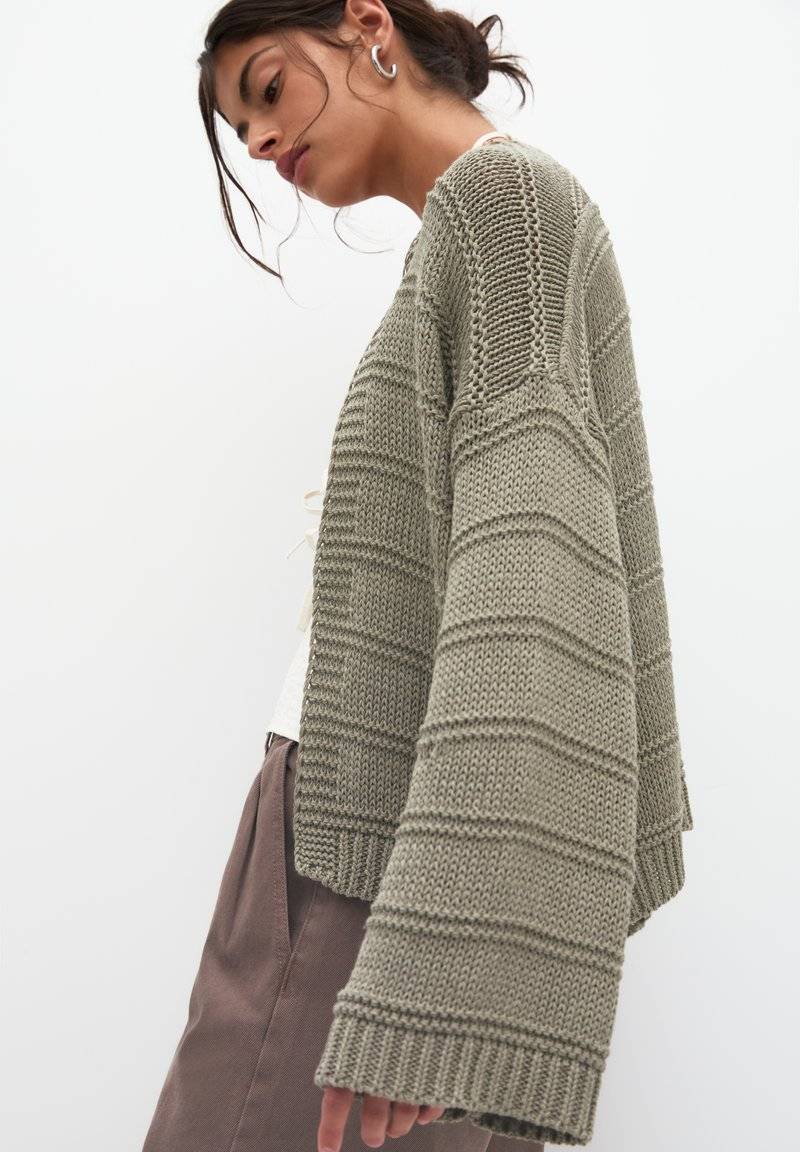 PULL&BEAR PULL&BEAR Cardigan - khaki Nur für heute