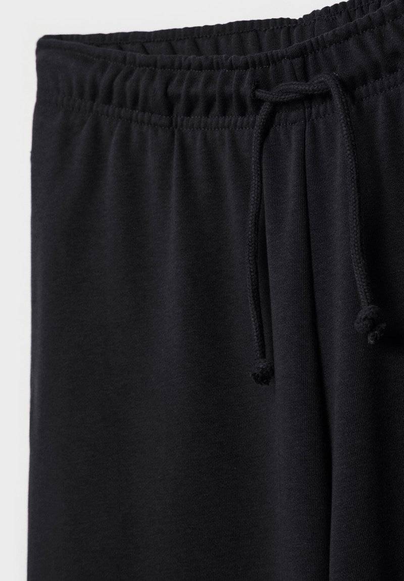Stradivarius Stradivarius WIDE-LEG JOGGER - Tracksuit bottoms - black Nur noch ein Tag übrig
