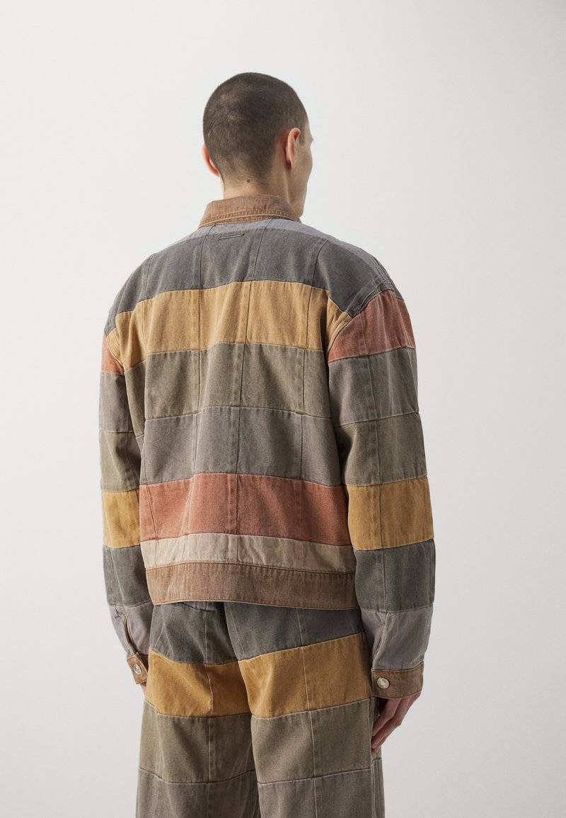 Les Benjamins Les Benjamins UNISEX - Denim jacket - brown Kostenloser Versand international