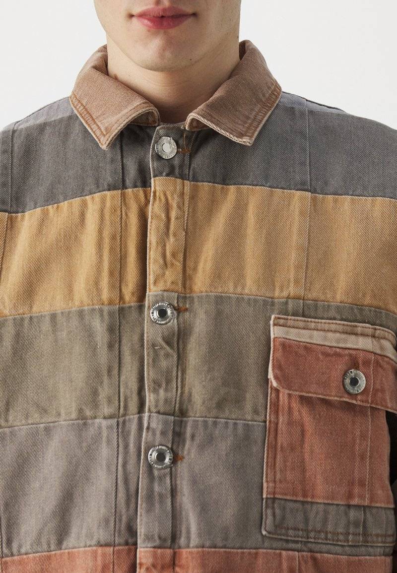 Les Benjamins Les Benjamins UNISEX - Denim jacket - brown Kostenloser Versand international