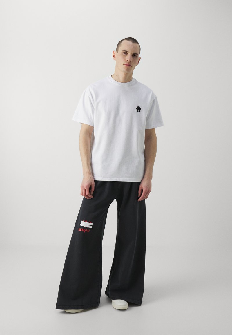 AVAVAV AVAVAV OLD LADY UNISEX - Basic T-shirt - blanc Meist gekauft