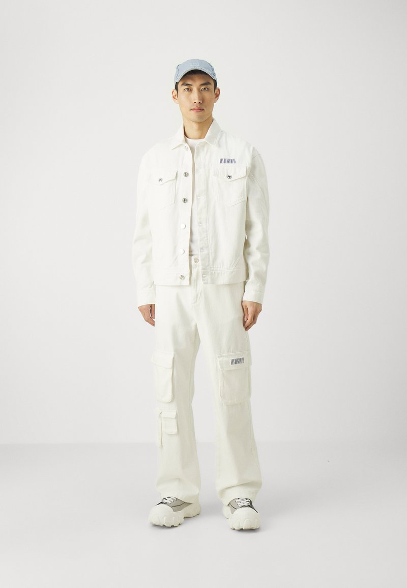 Les Benjamins Les Benjamins JACKET UNISEX - Denim jacket - white Versandkostenfrei
