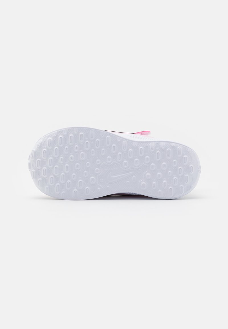 Nike Performance Nike Performance REVOLUTION - Competition running shoes Kostenlose Rückgabe