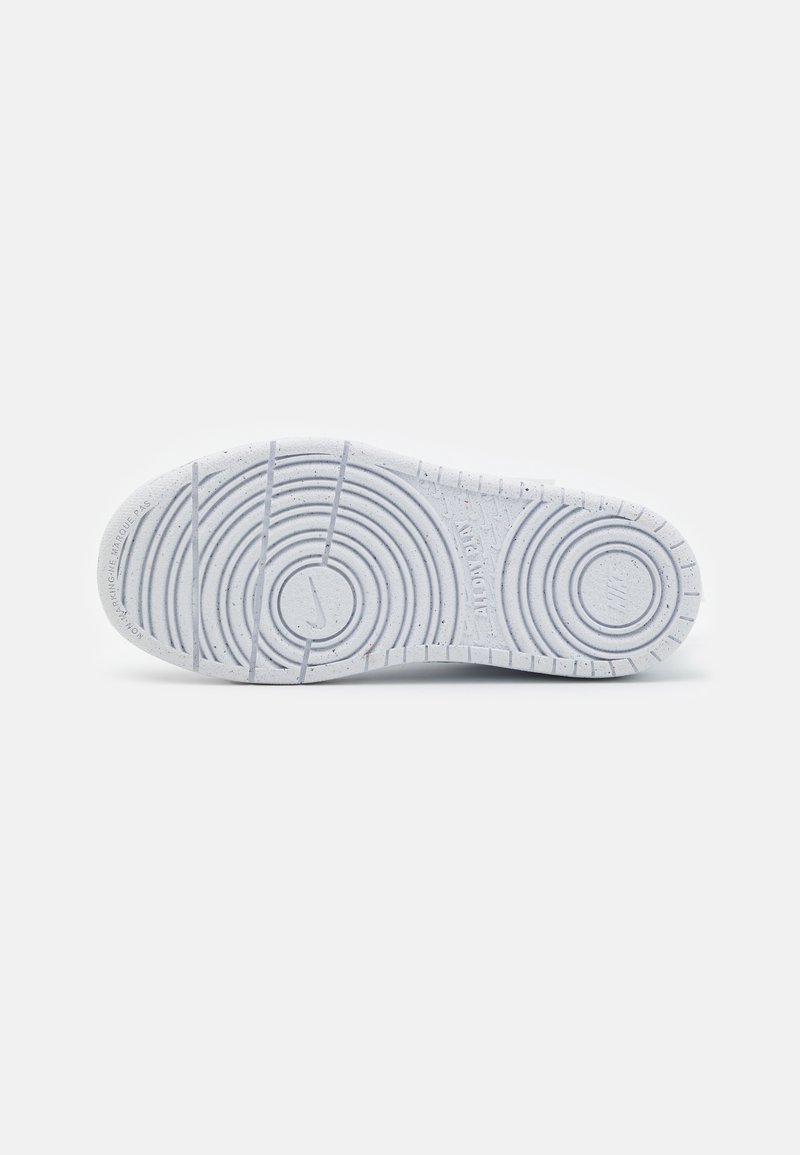 Nike Sportswear Nike Sportswear COURT BOROUGH RECRAFT UNISEX - Trainers - white Begrenzt auf 3 Tage