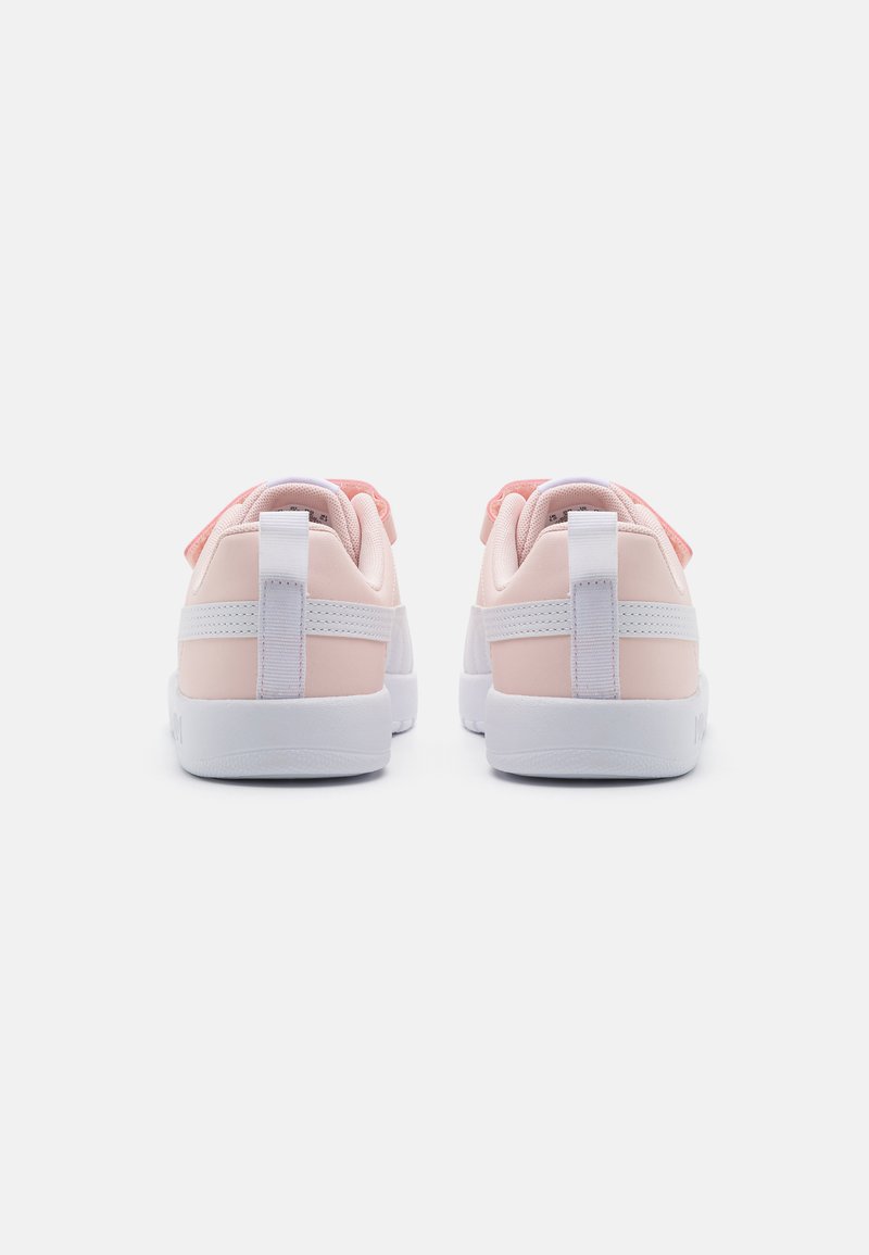 Puma Puma COURTFLEX UNISEX - Neutral running shoes Fabrikverkauf