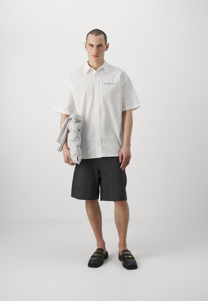Les Benjamins Les Benjamins SHORT SLEEVE UNISEX - Button-down blouse - white Valentinstagsangebot