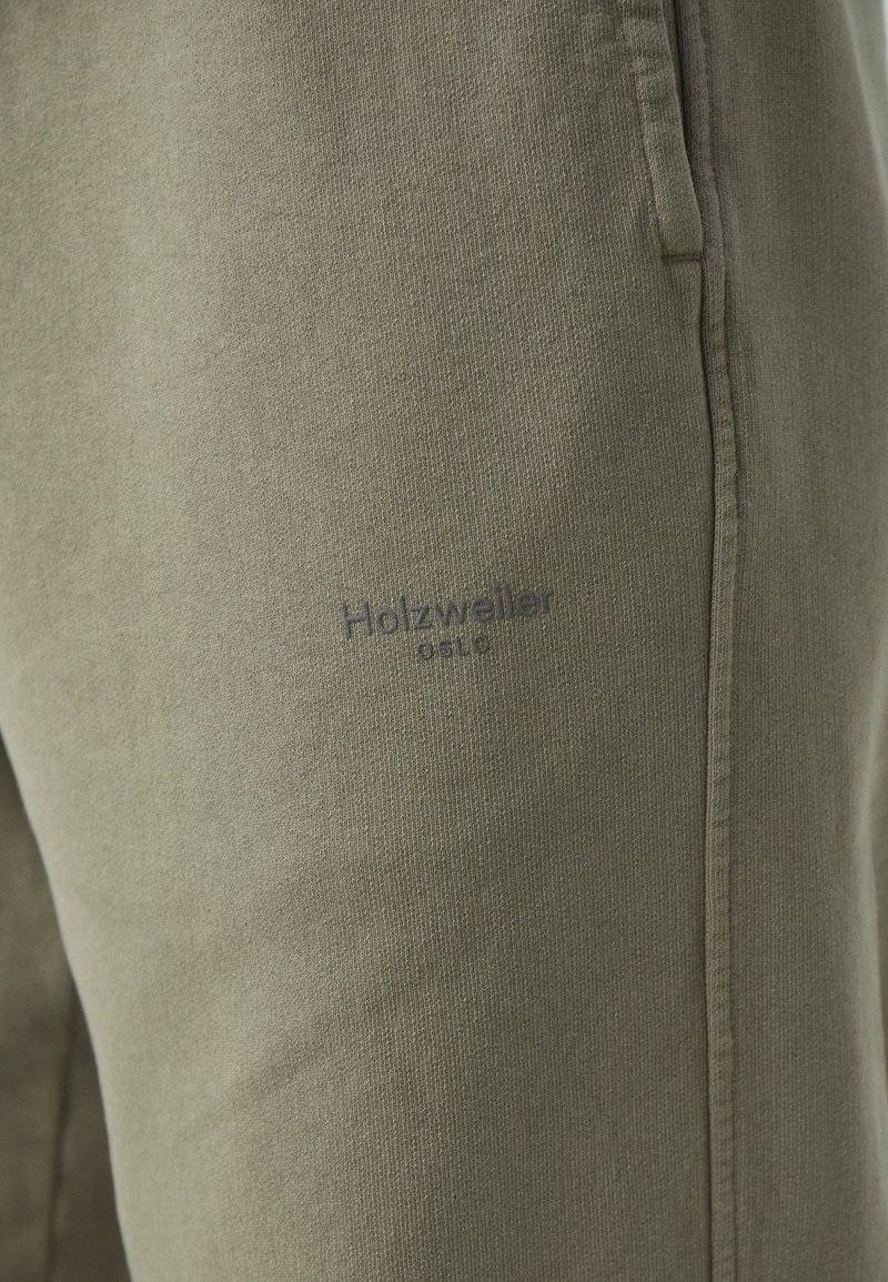 Holzweiler Holzweiler LAGOON OSLO TROUSERS UNISEX - Tracksuit bottoms - green Bestseller