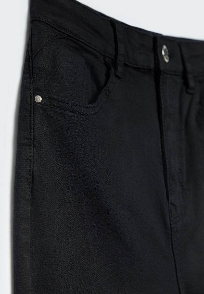 Stradivarius Stradivarius MIT SUPERHOHEM - Jeans Skinny Fit - black Tiefpreis