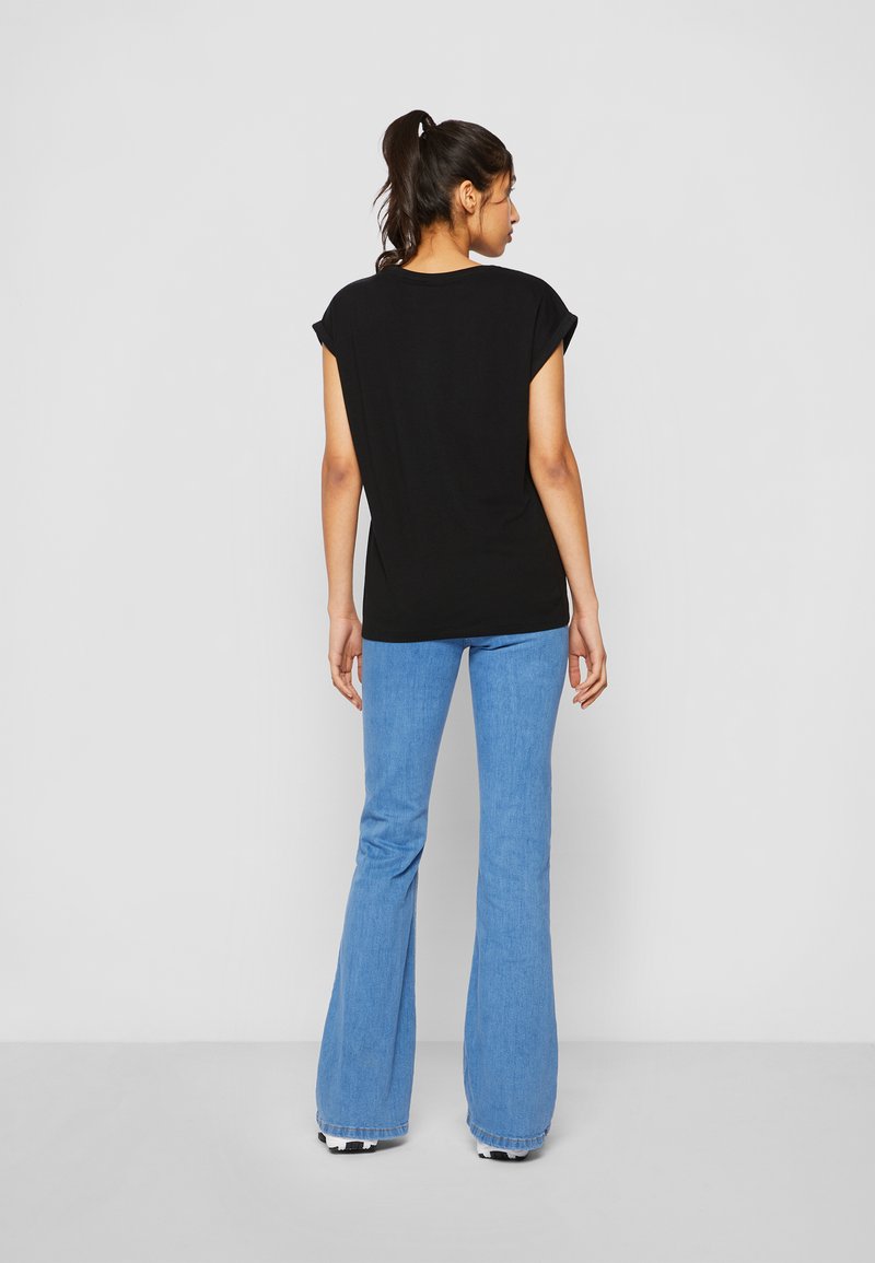 Urban Classics Urban Classics EXTENDED SHOULDER - Basic T-shirt - black Kostenlose Rückgabe