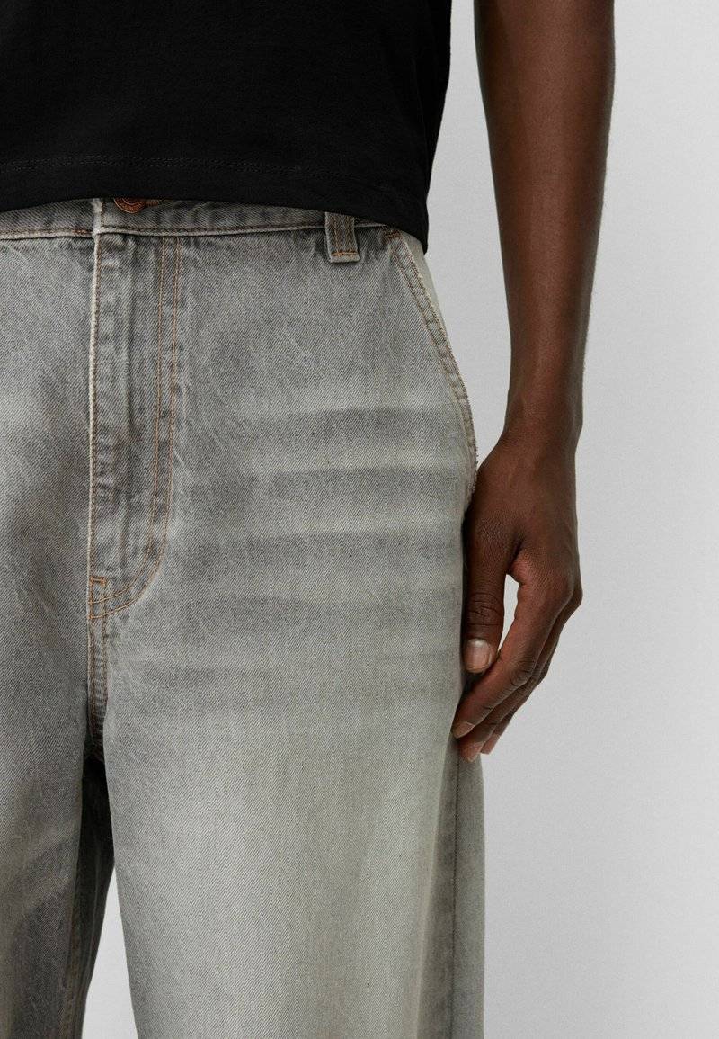 Bershka Bershka Relaxed fit jeans - light grey JETZT KAUFEN