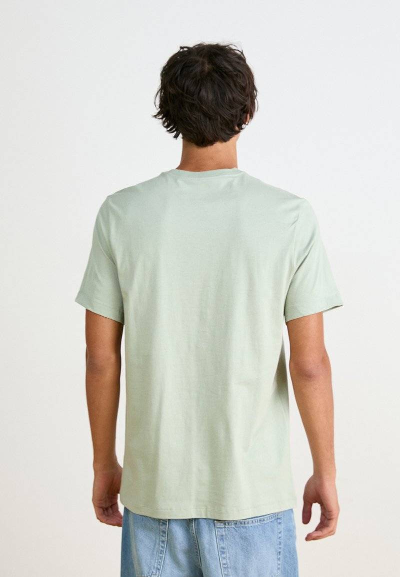 Nike Sportswear Nike Sportswear CLUB TEE - Basic T-shirt - mint Bis zu 65% Rabatt
