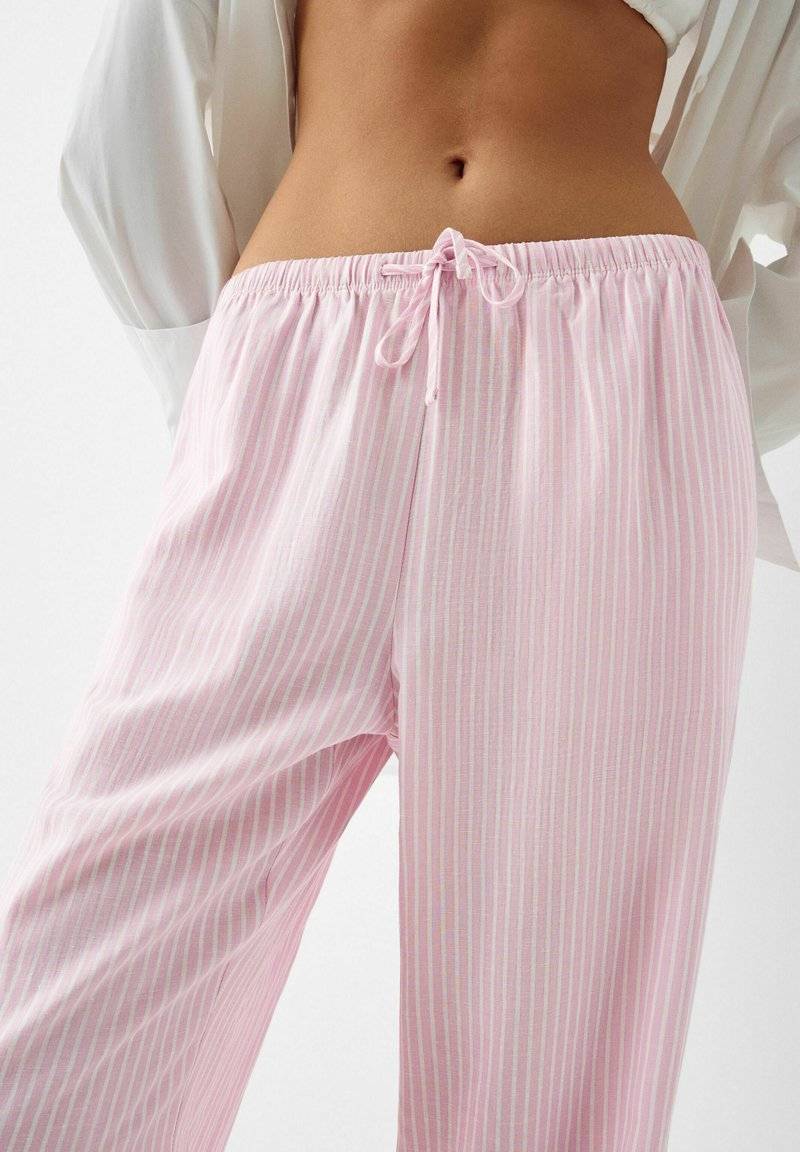Bershka Bershka WITH AN ELASTIC - Trousers - light pink Vierteljährliche Förderung