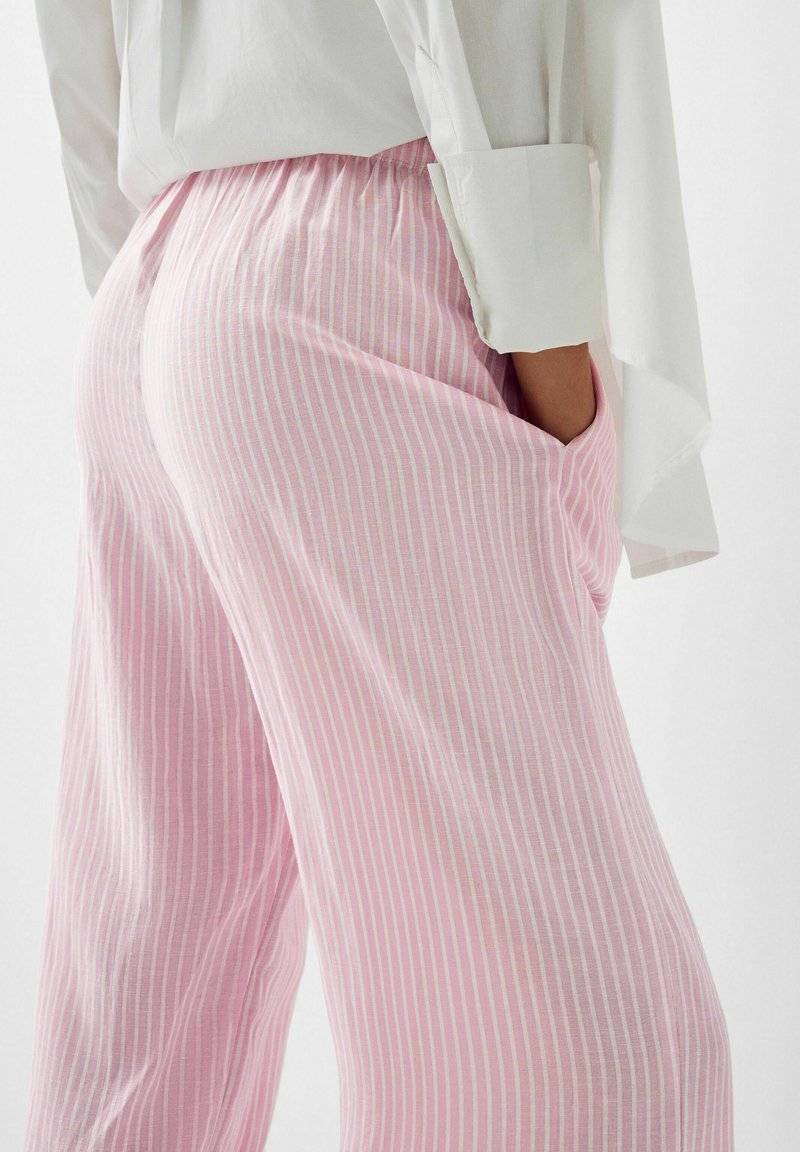 Bershka Bershka WITH AN ELASTIC - Trousers - light pink Vierteljährliche Förderung
