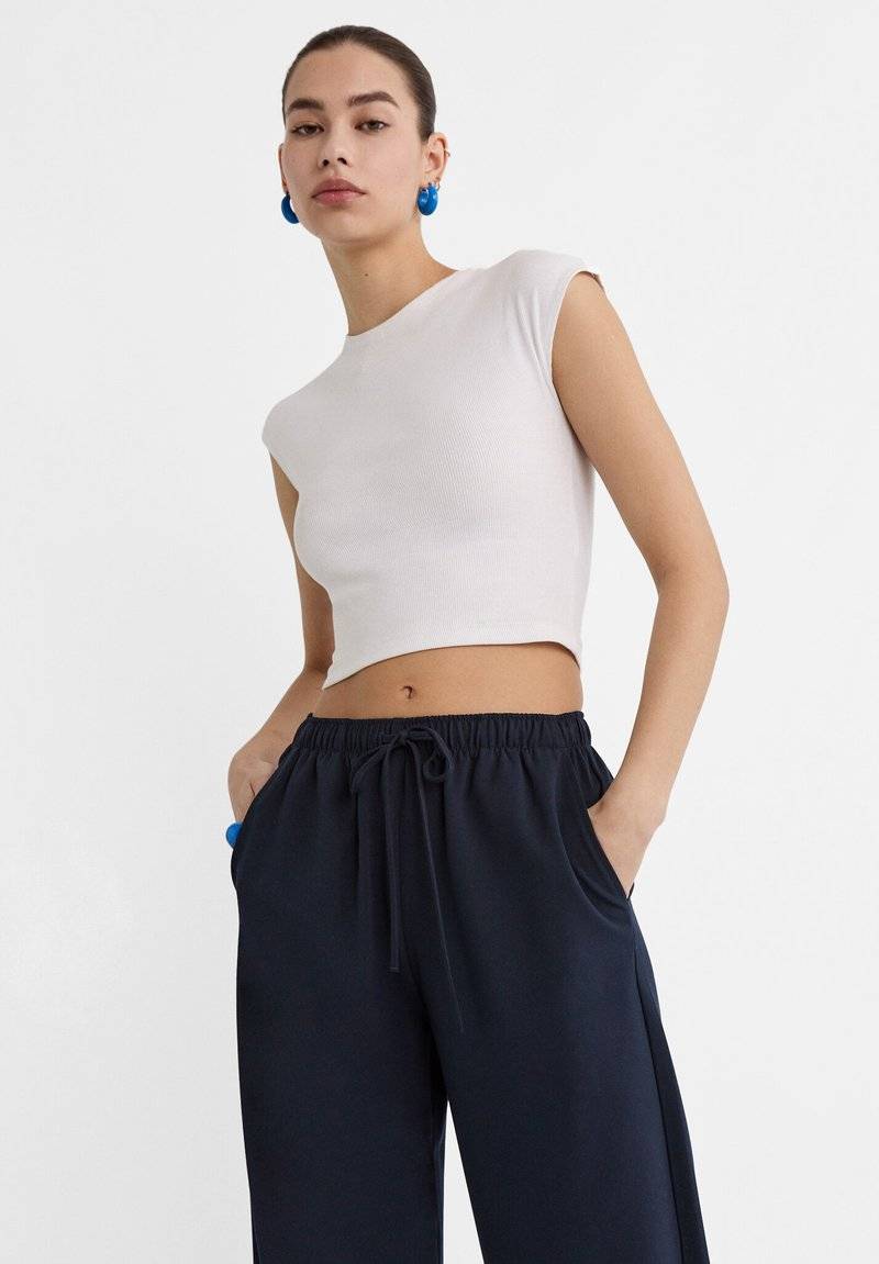 Stradivarius Stradivarius LONG FLOWING - Trousers - mottled dark blue Nur noch ein Tag übrig