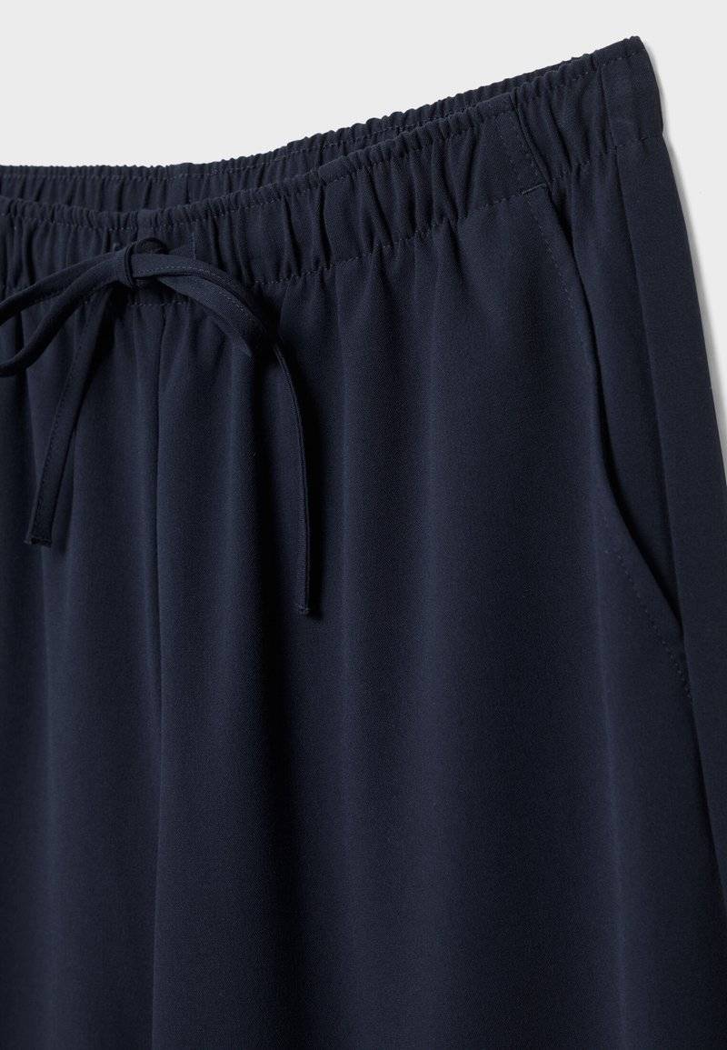 Stradivarius Stradivarius LONG FLOWING - Trousers - mottled dark blue Nur noch ein Tag übrig
