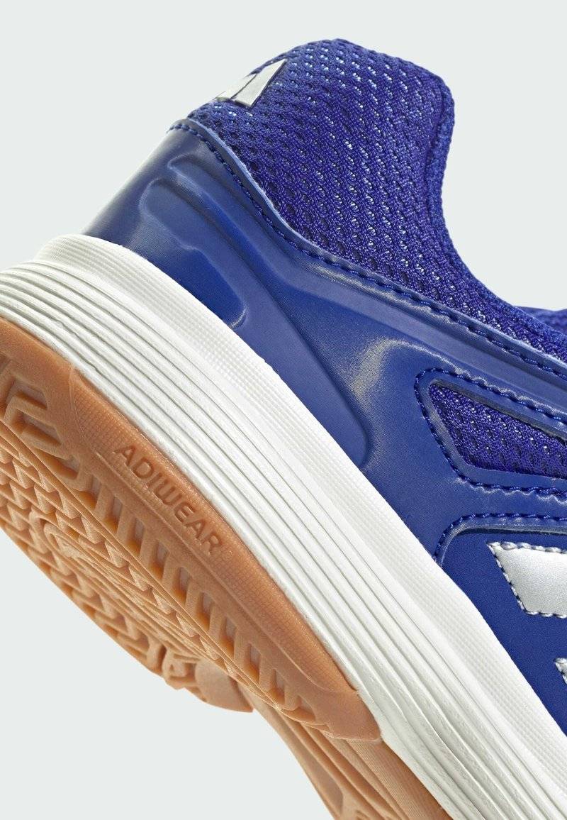 adidas Performance adidas Performance SPEEDCOURT INDOOR KIDS - Stability running shoes - lucid blue silver metallic gum Im Verkauf