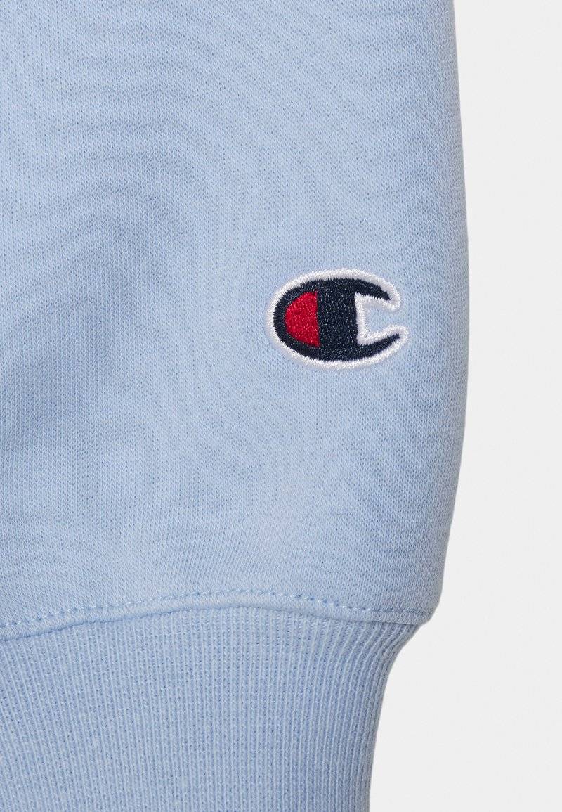 Champion Champion EXCLUSIVE CREWNECK UNISEX - Sweatshirt - light blue Limitierter Zeitrabatt