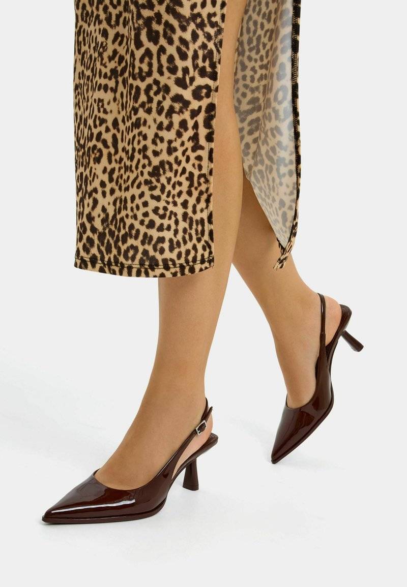 Bershka Bershka KITTEN HEEL - Classic heels - brown Letzter Tag