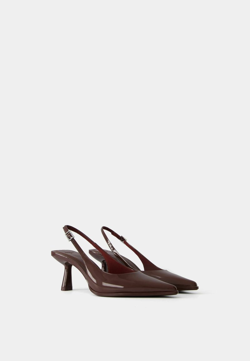 Bershka Bershka KITTEN HEEL - Classic heels - brown Letzter Tag