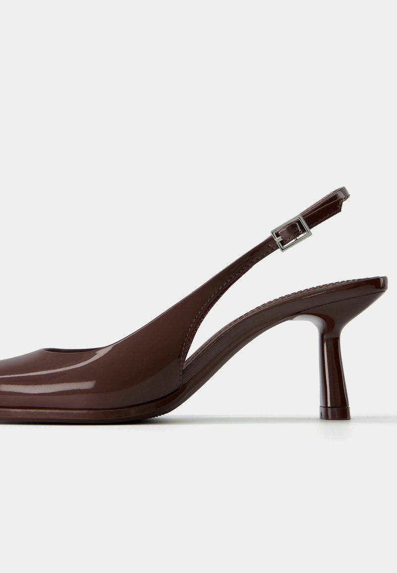Bershka Bershka KITTEN HEEL - Classic heels - brown Letzter Tag