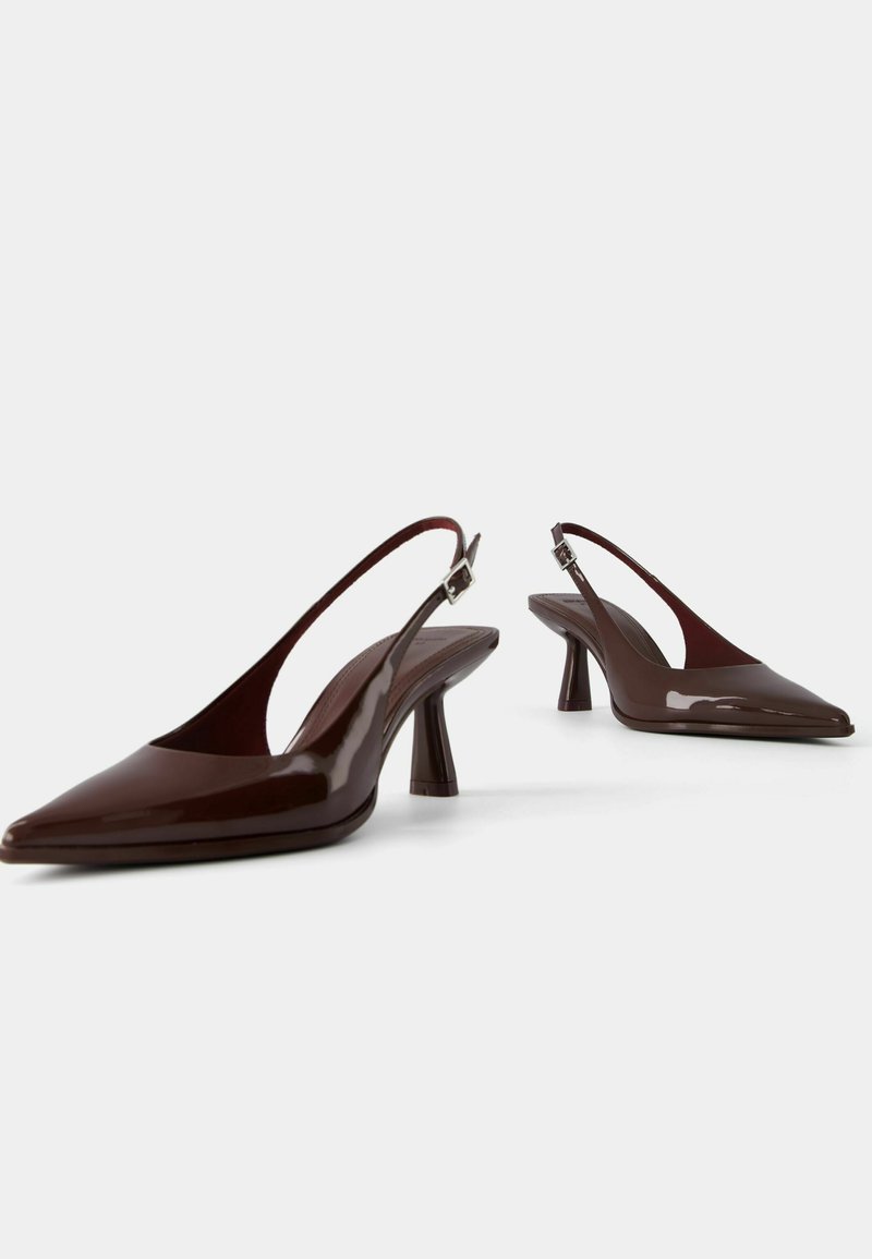 Bershka Bershka KITTEN HEEL - Classic heels - brown Letzter Tag