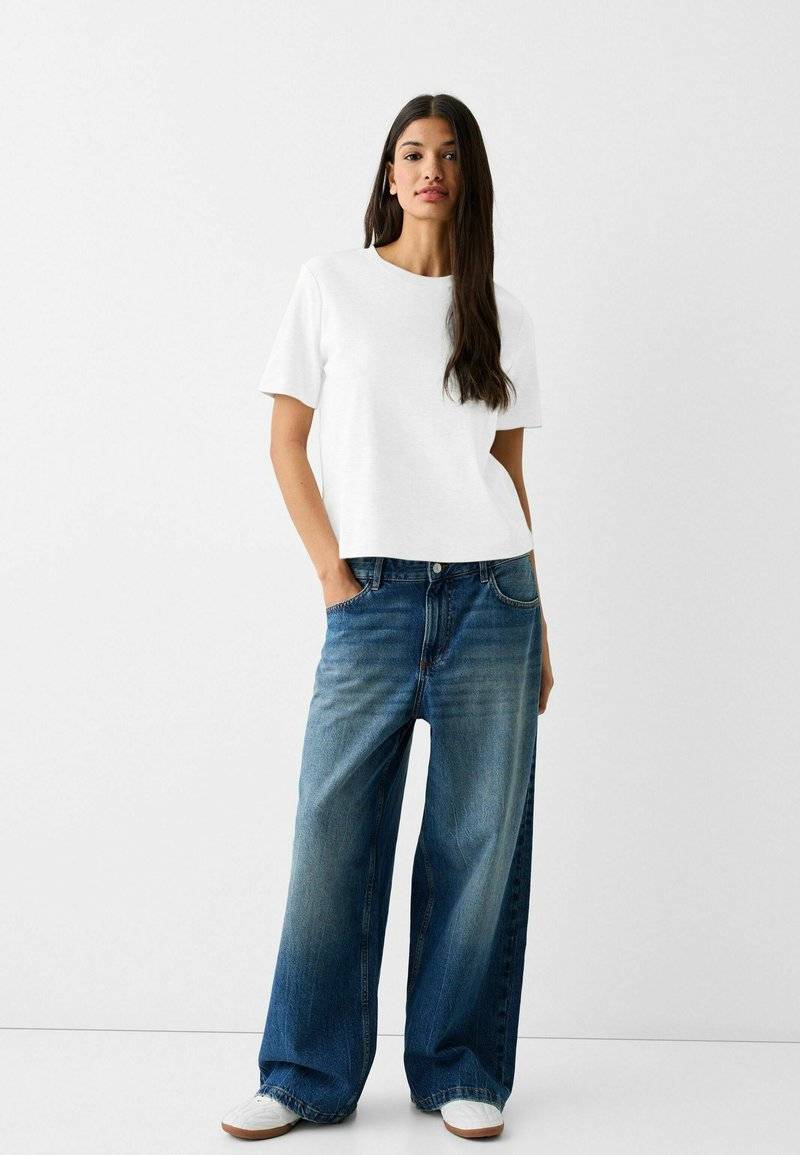 Bershka Bershka SHORT SLEEVE - Basic T-shirt - white Sonderangebote