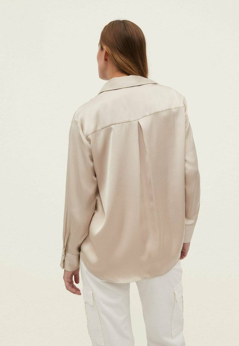 Stradivarius Stradivarius COLLARED - Button-down blouse - stone Kostenlose Rückgabe