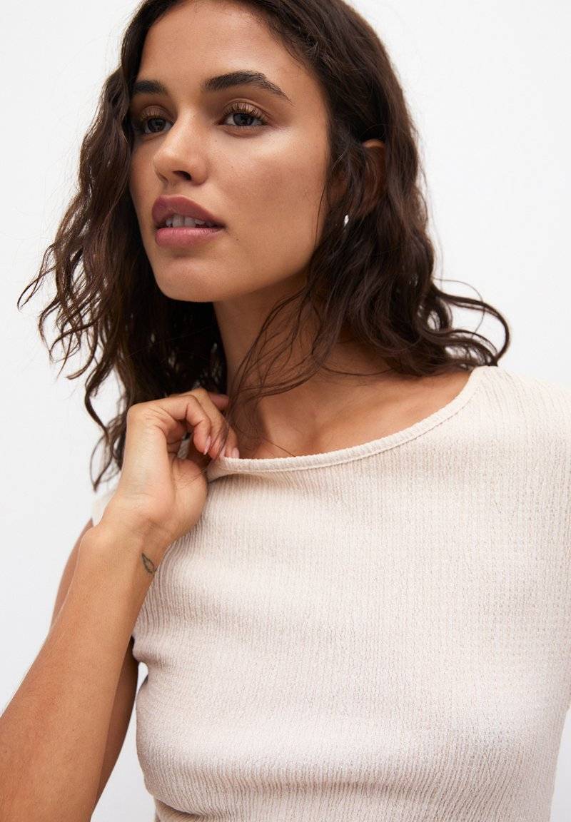 PULL&BEAR PULL&BEAR GATHERED SLEEVELESS - Blouse - beige Bis zu 50% Rabatt