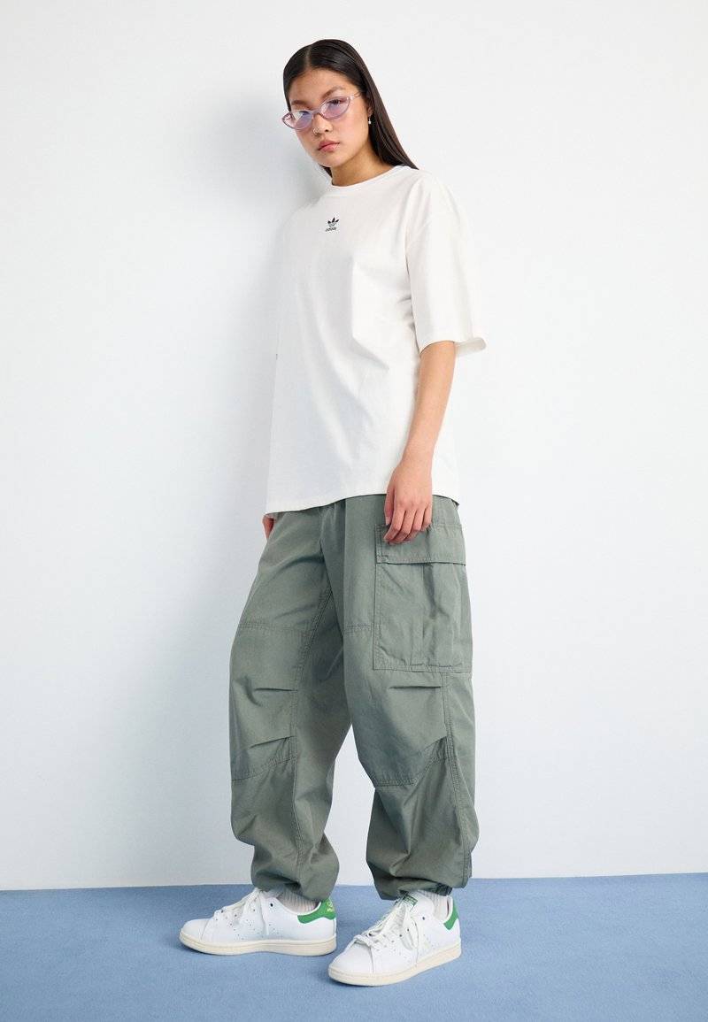 adidas Originals adidas Originals ESSENTIALS BOYFRIEND - Basic T-shirt - cloud white Bis zu 60% Rabatt