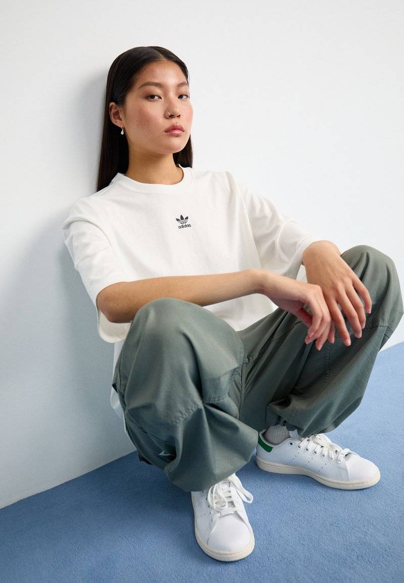adidas Originals adidas Originals ESSENTIALS BOYFRIEND - Basic T-shirt - cloud white Bis zu 60% Rabatt