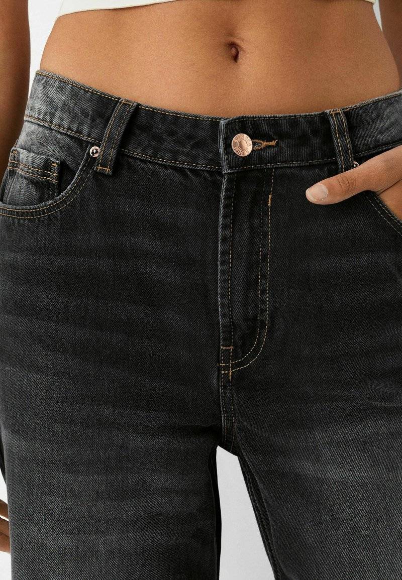 Bershka Bershka BAGGY - Flared Jeans - black Nur noch ein Tag übrig