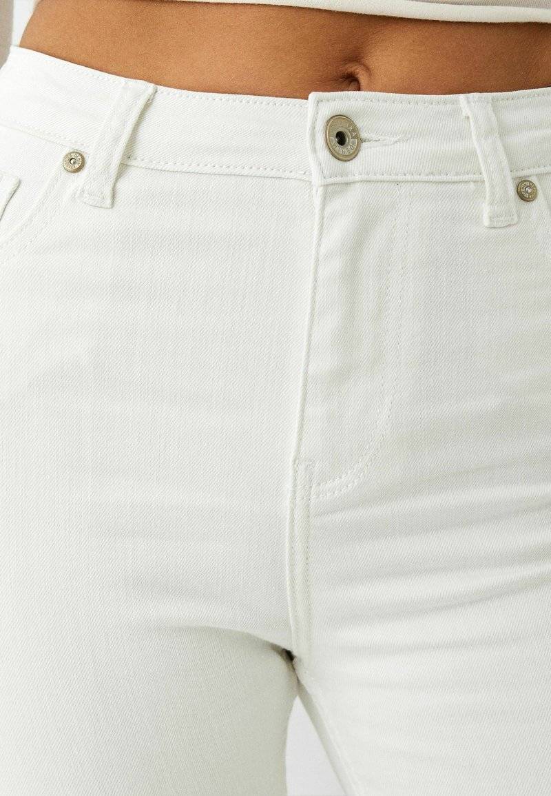 Bershka Bershka SUPER - Jeans Skinny Fit - white Super Rabatt