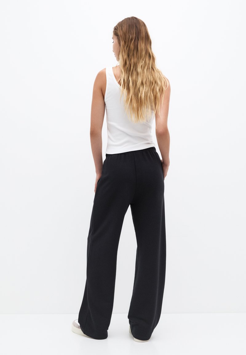 PULL&BEAR PULL&BEAR WIDE-LEG - Tracksuit bottoms - black 50% Rabatt mit kostenlosem Versand