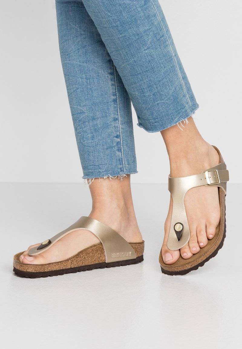 Birkenstock Birkenstock GIZEH BF REGULAR - Slippers - gold Weihnachtsangebot