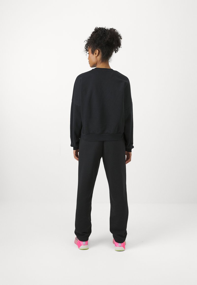 adidas Sportswear adidas Sportswear ESSENTIALS SMALL LOGO FEEL COZY OPEN HEM PANT - Tracksuit bottoms - black Tiefpreis