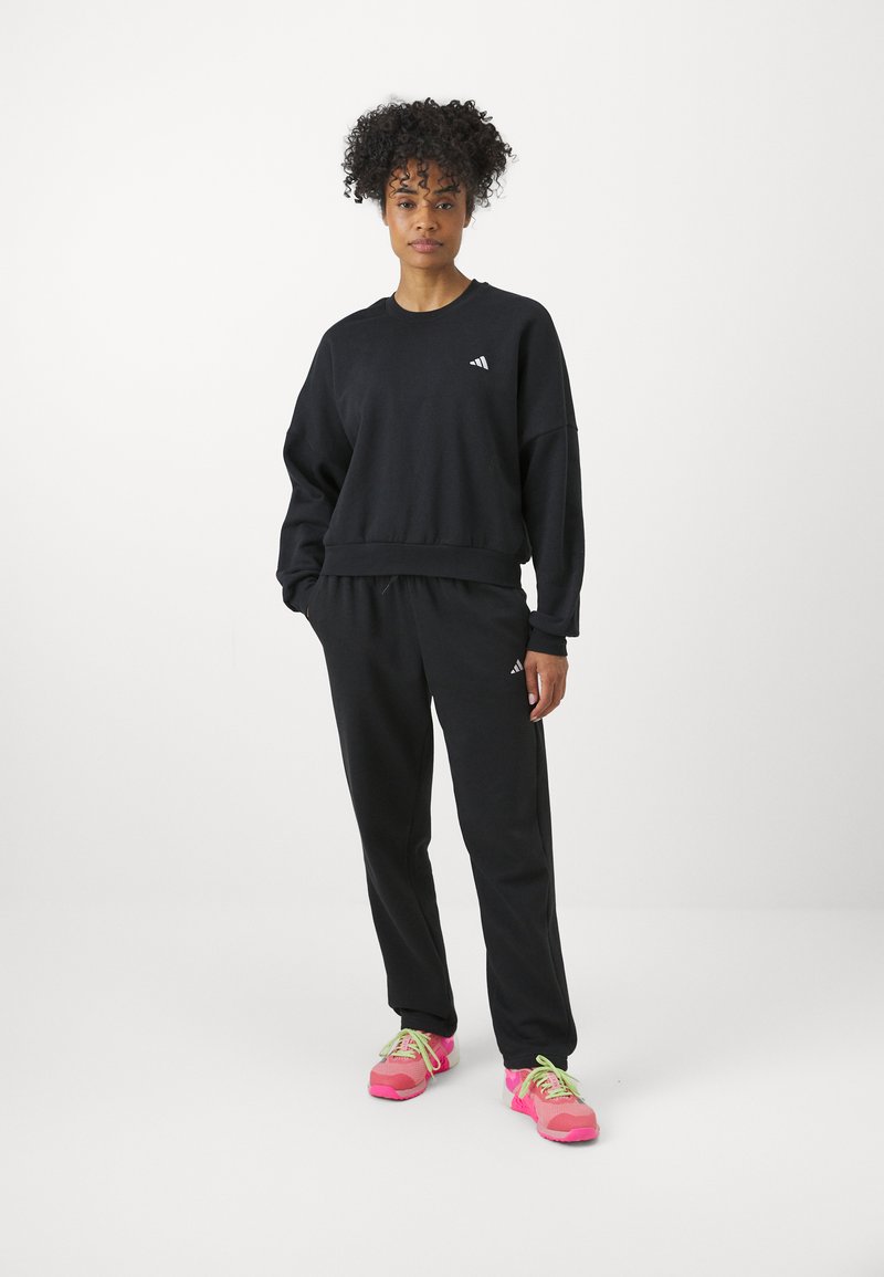 adidas Sportswear adidas Sportswear ESSENTIALS SMALL LOGO FEEL COZY OPEN HEM PANT - Tracksuit bottoms - black Tiefpreis