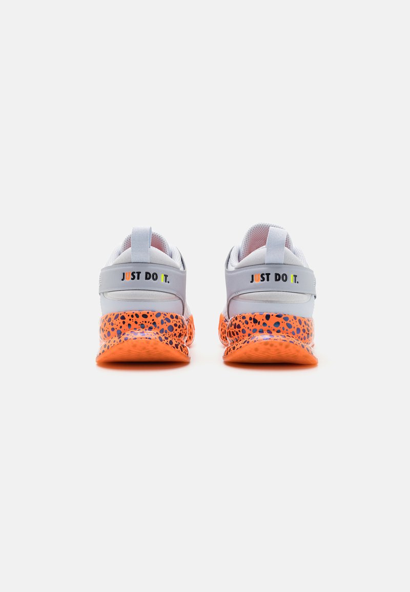 Nike Performance Nike Performance KIDS CROSSCOURT OLY UNISEX - Competition running shoes Letzter Tag
