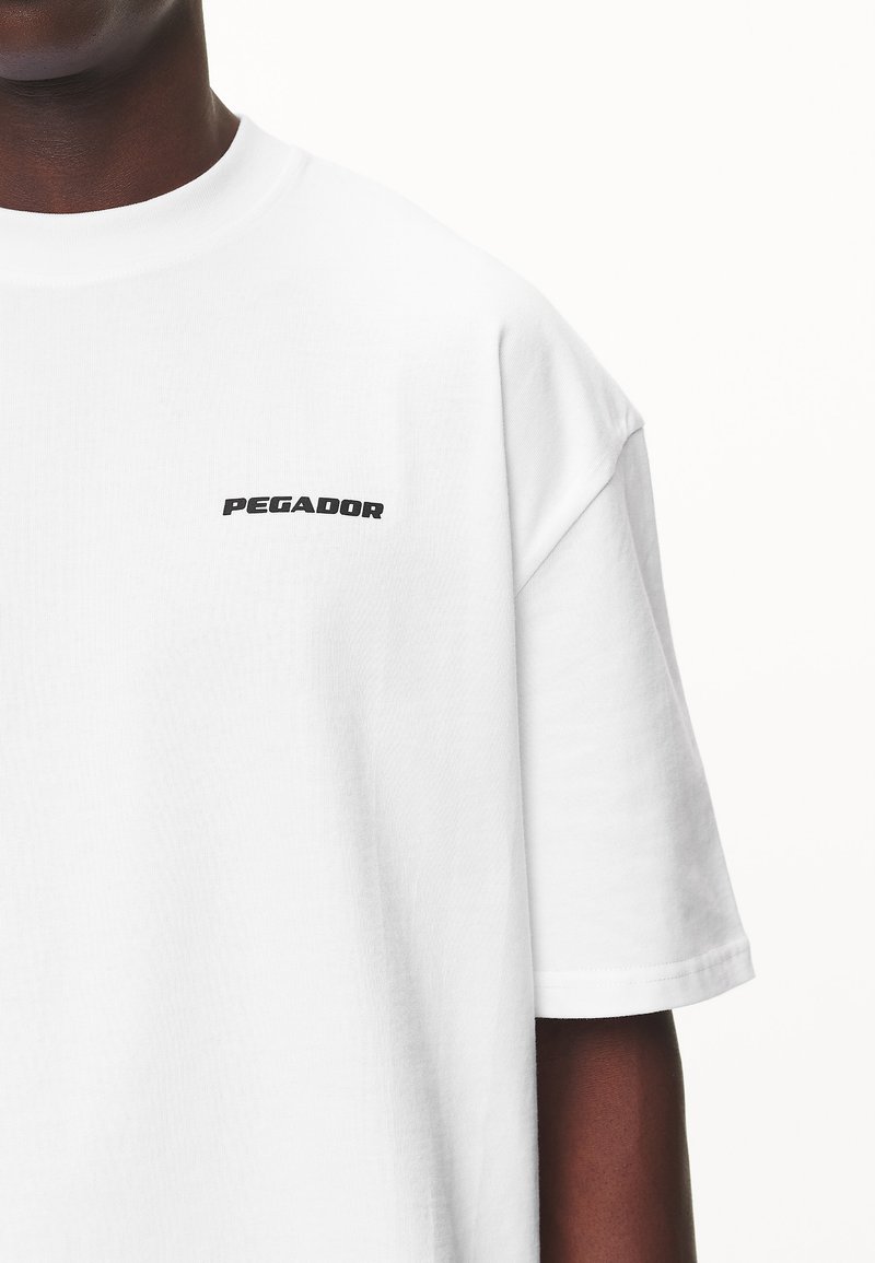 Pegador Pegador LOGO TEE - Basic T-shirt Clearance-Verkauf