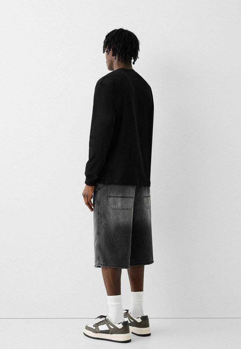 Bershka Bershka SKATER - Denim shorts - black Kostenloser Versand international