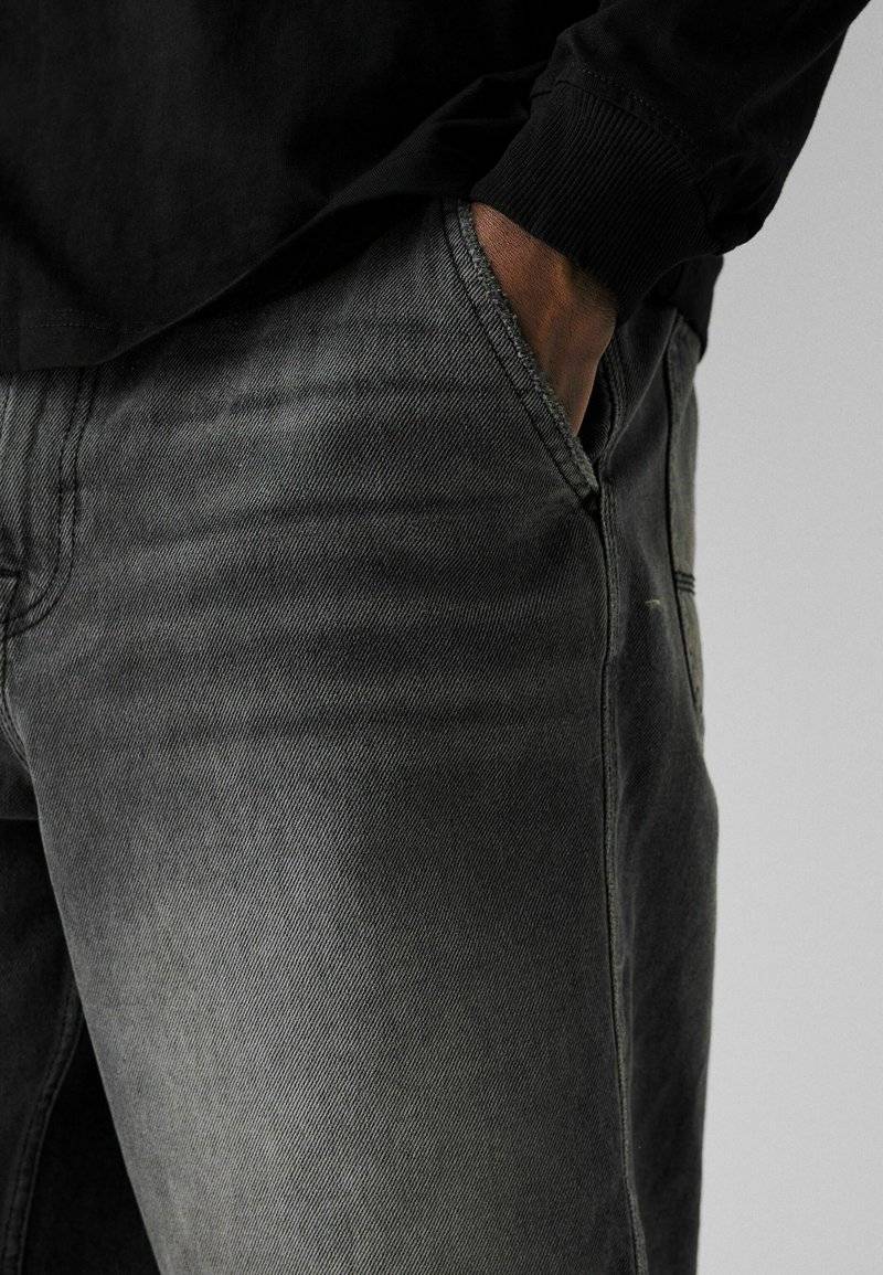 Bershka Bershka SKATER - Denim shorts - black Kostenloser Versand international