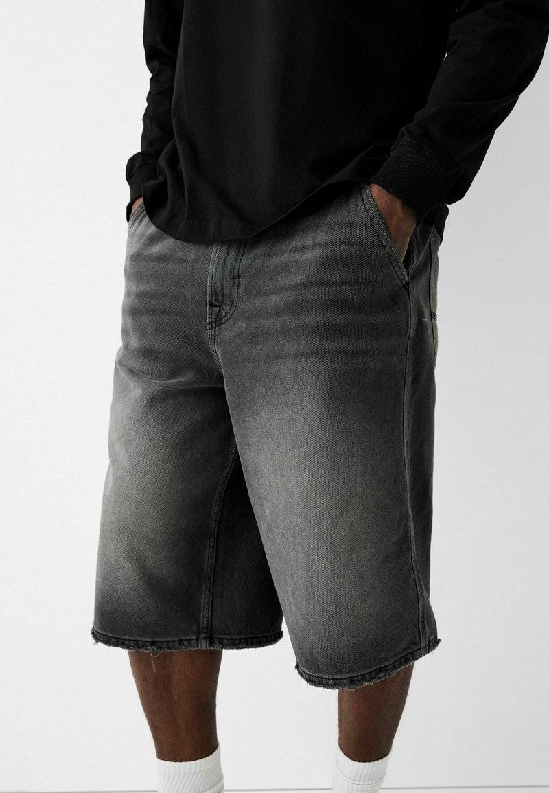 Bershka Bershka SKATER - Denim shorts - black Kostenloser Versand international